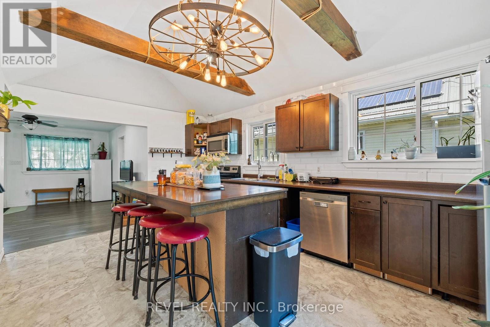 54 Chestnut Street E Property Photo 9