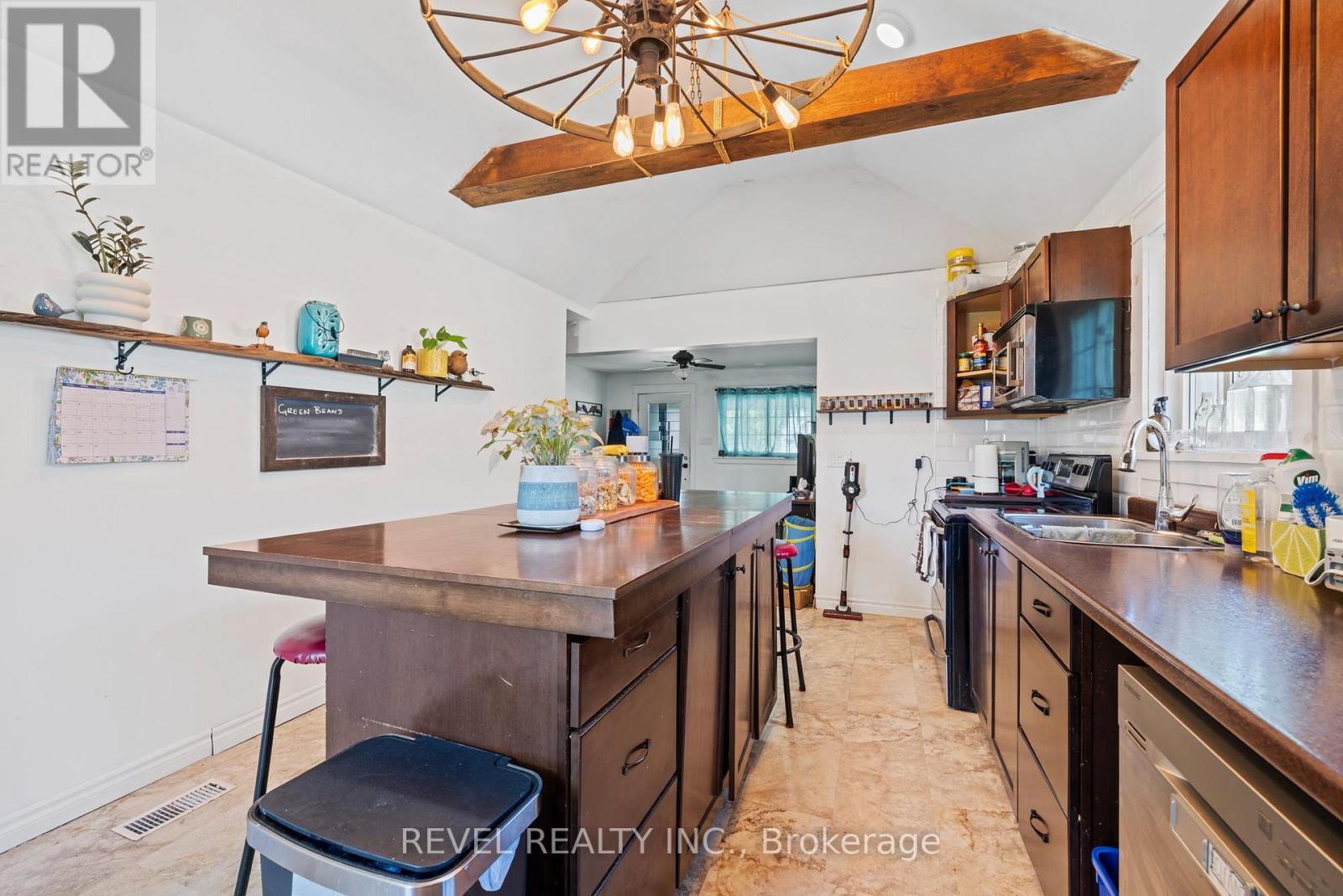 54 Chestnut Street E Property Photo 10