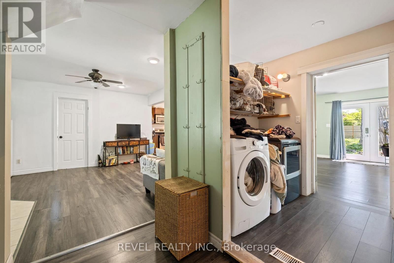 54 Chestnut Street E Property Photo 18