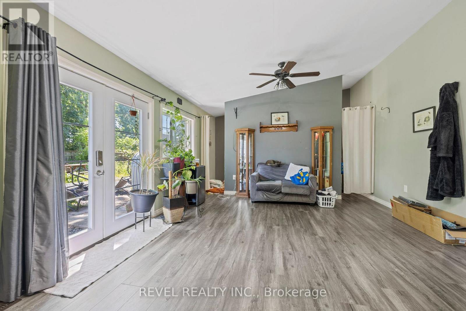 54 Chestnut Street E Property Photo 21