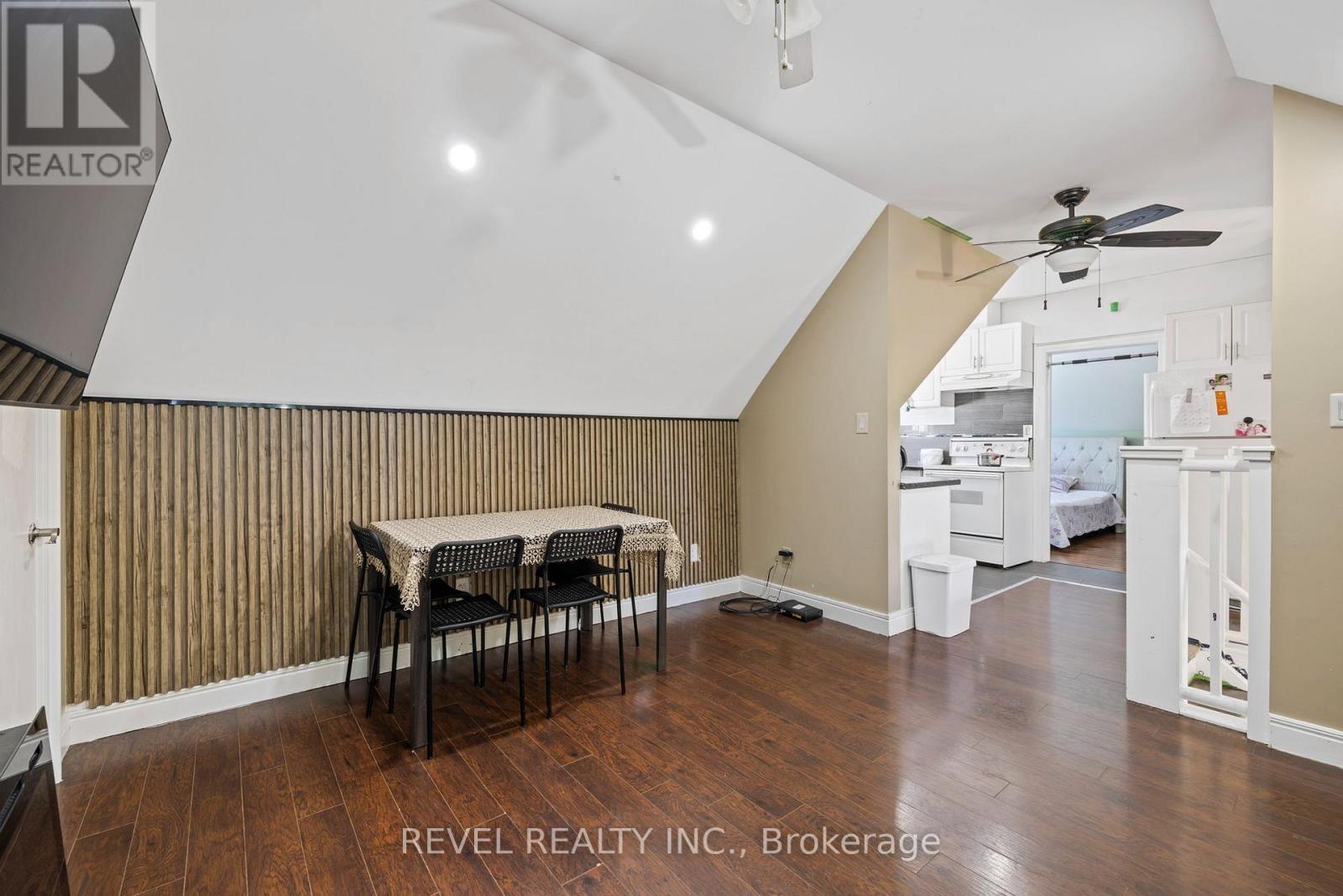 54 Chestnut Street E Property Photo 29