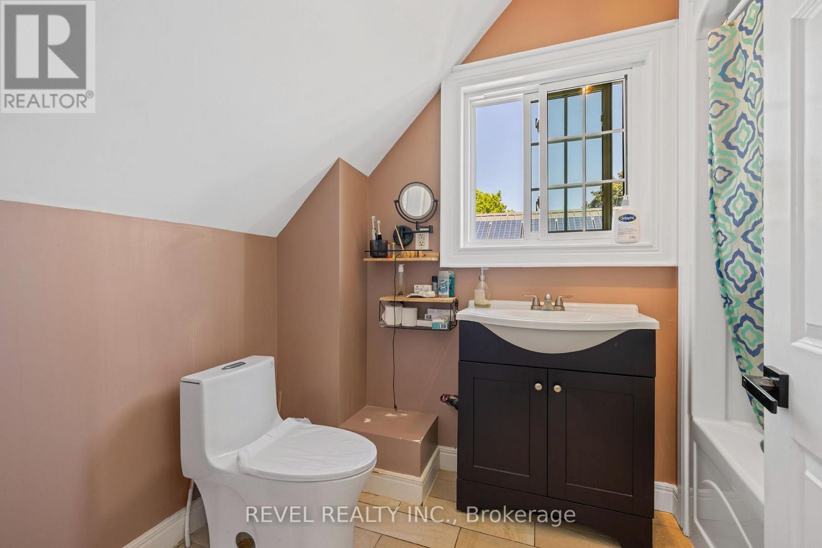 54 Chestnut Street E Property Photo 31
