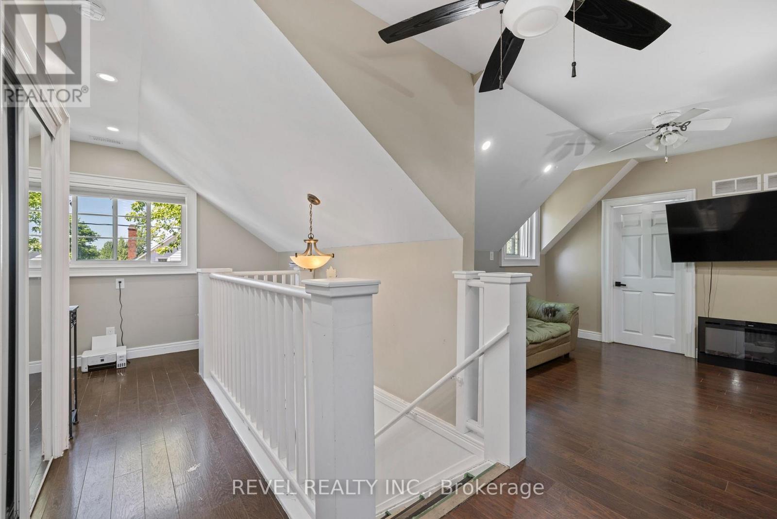 54 Chestnut Street E Property Photo 32