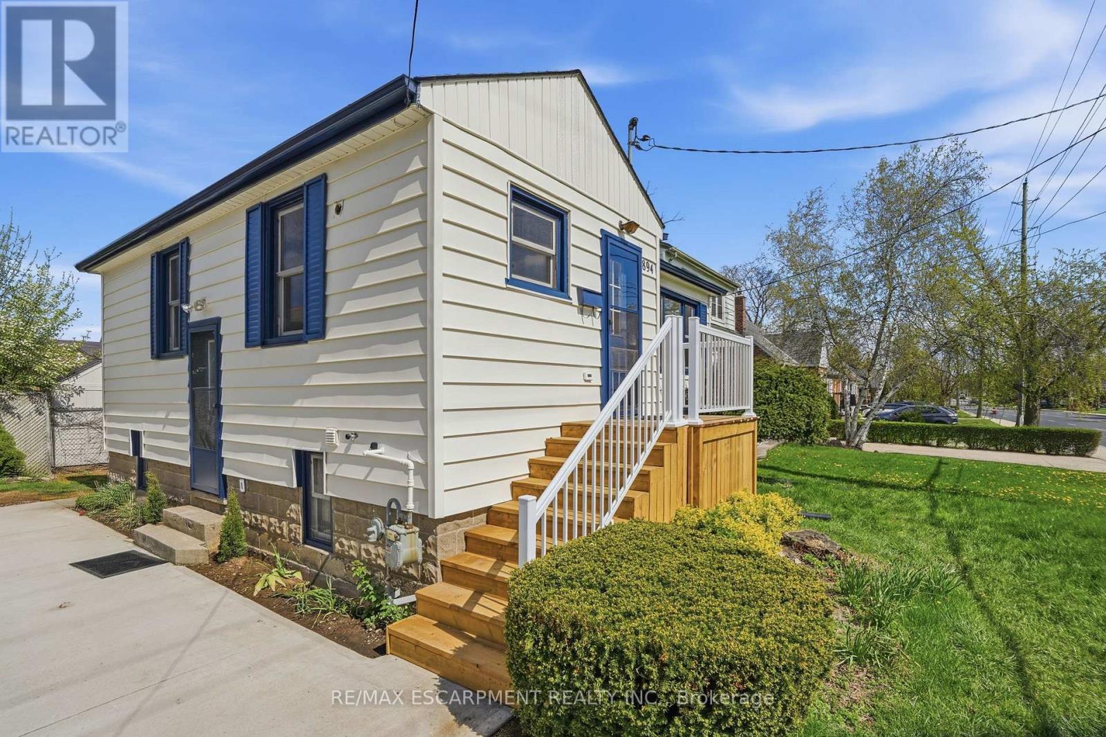 894 Garth Street Property Photo 2