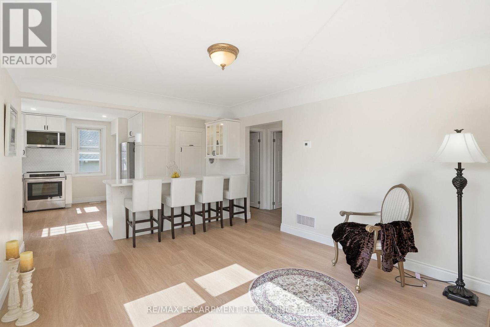 894 Garth Street Property Photo 7