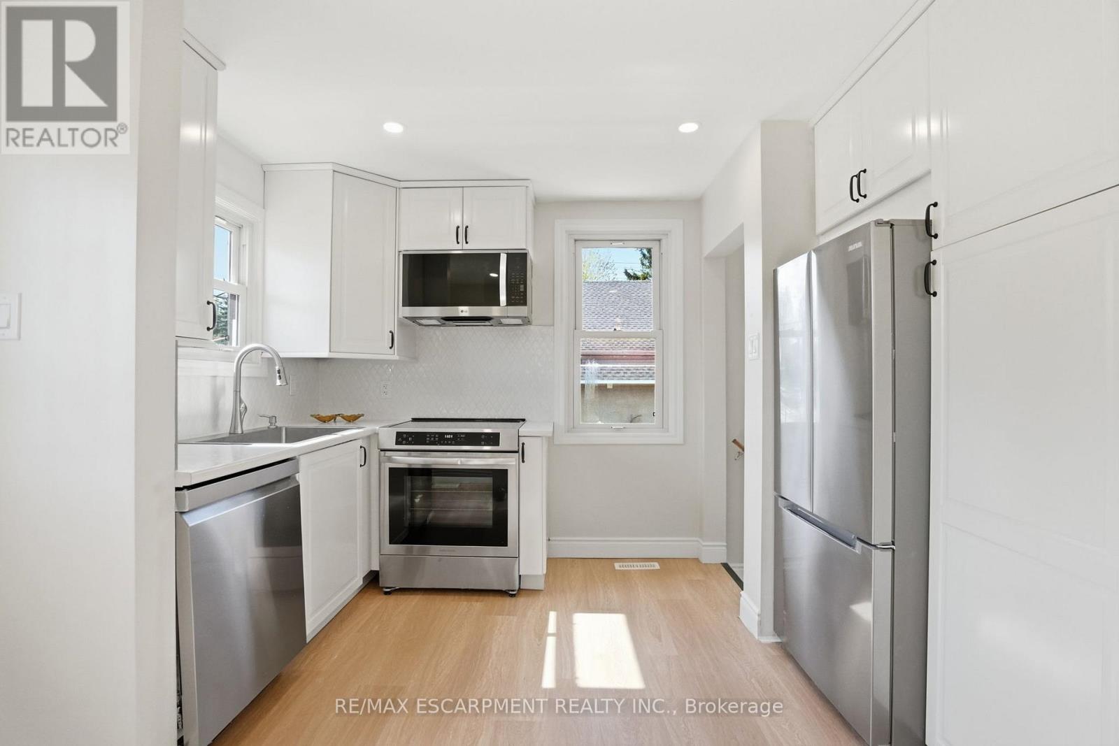 894 Garth Street Property Photo 9