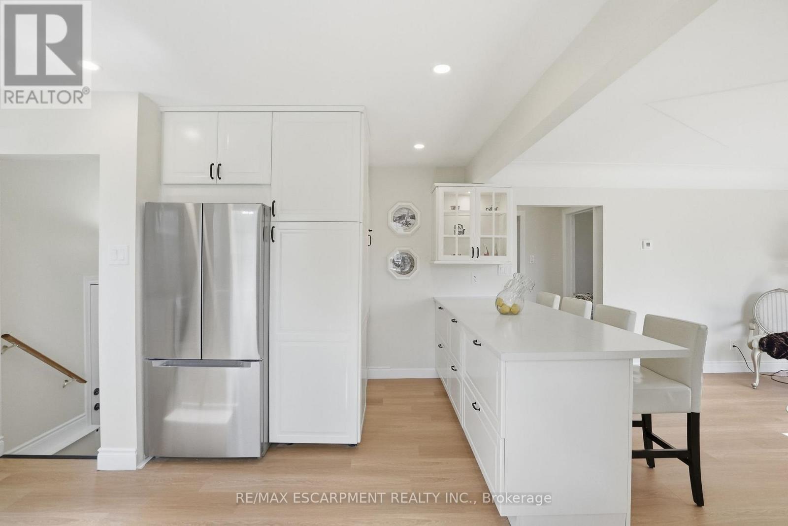894 Garth Street Property Photo 12