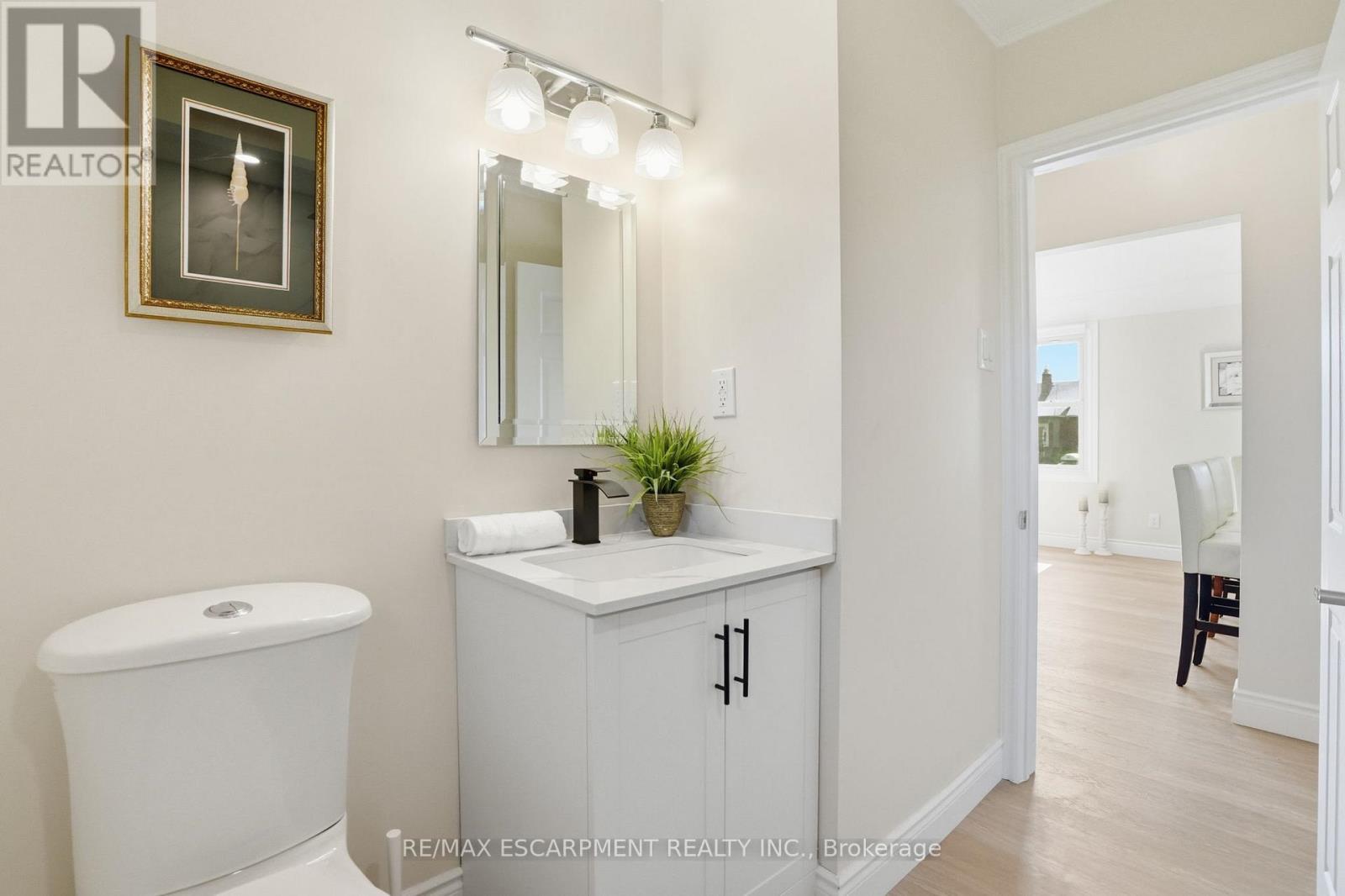 894 Garth Street Property Photo 15