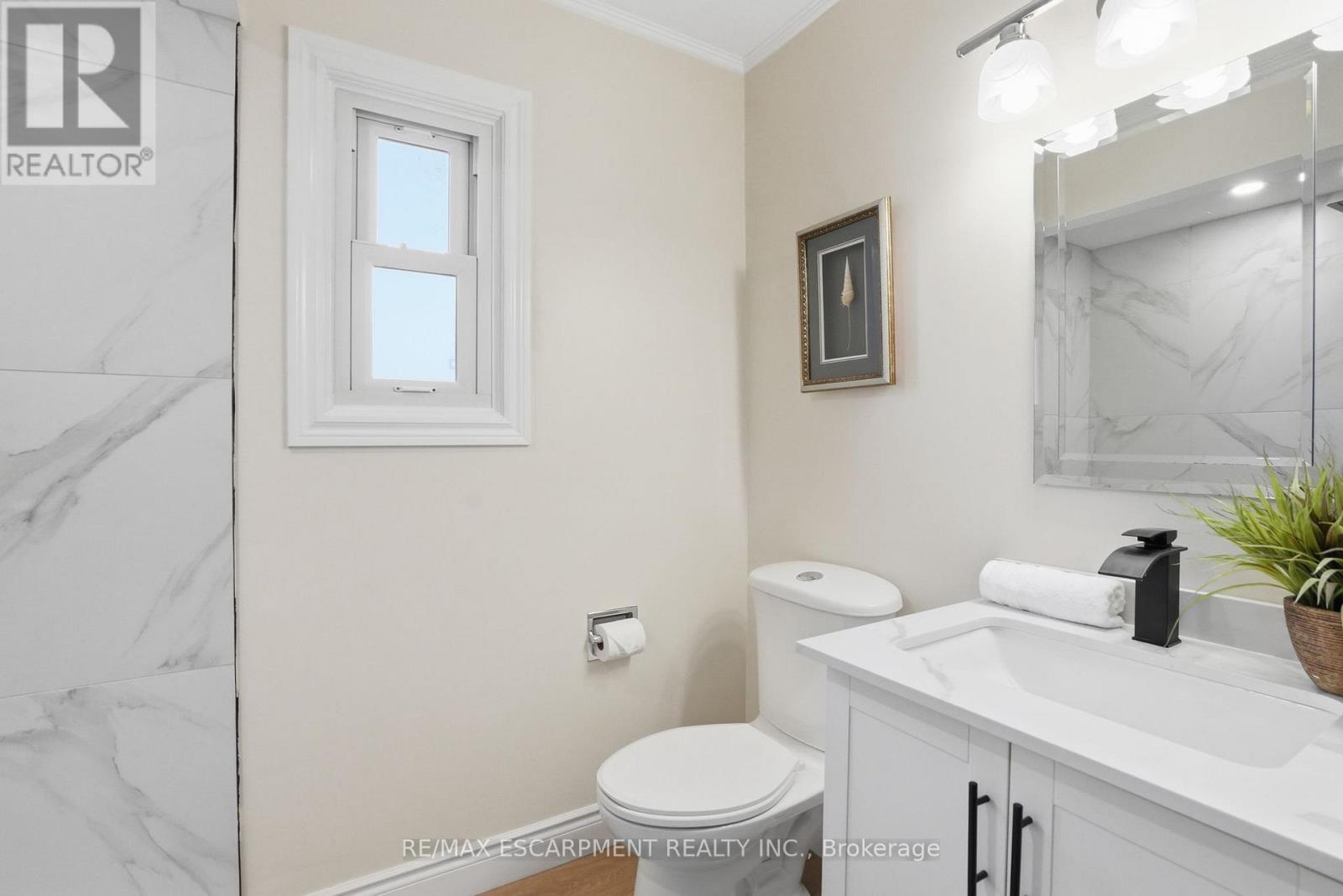 894 Garth Street Property Photo 16
