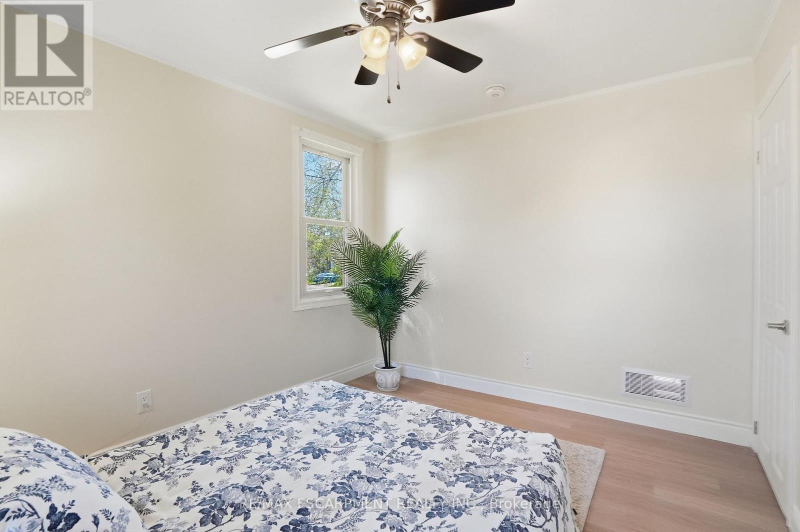 894 Garth Street Property Photo 18