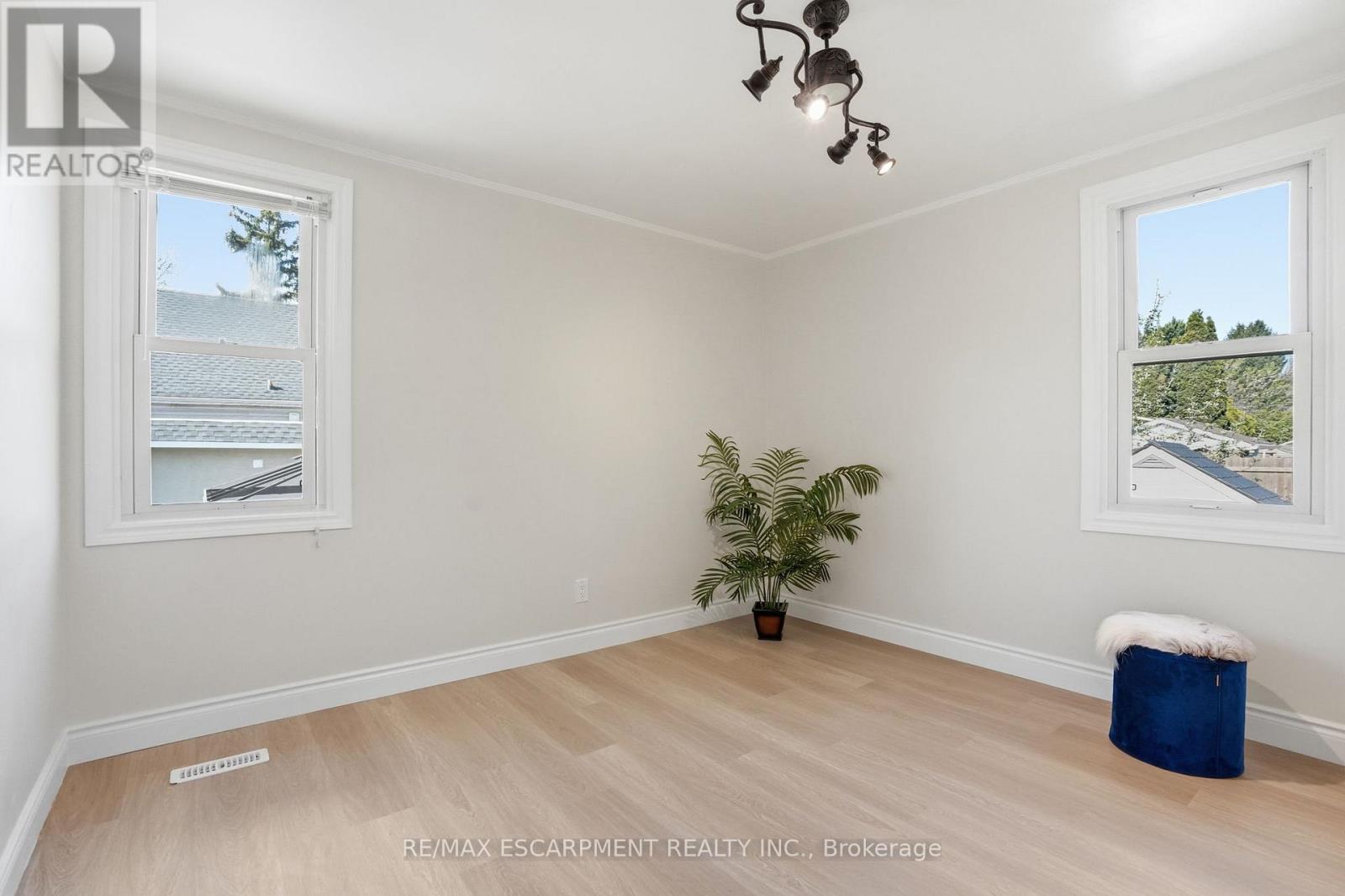 894 Garth Street Property Photo 21