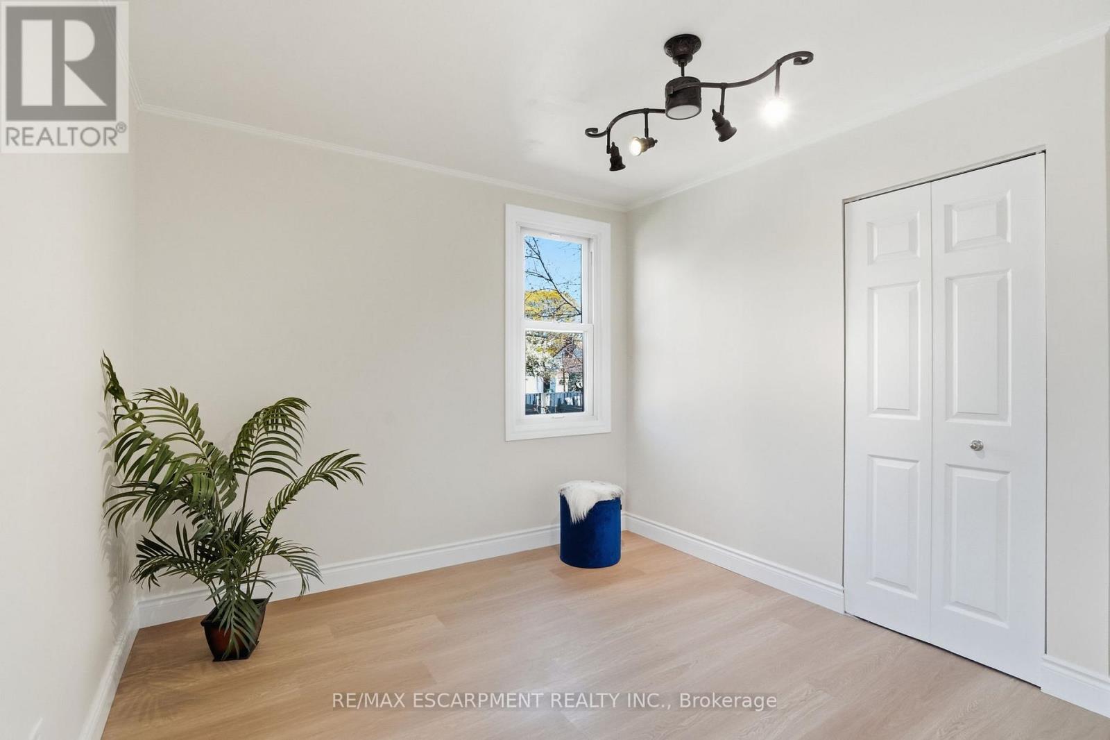 894 Garth Street Property Photo 23