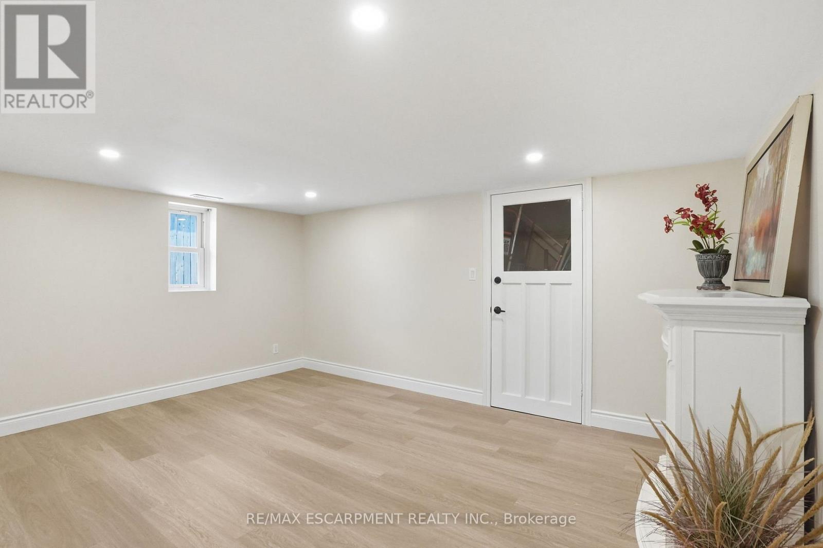 894 Garth Street Property Photo 25