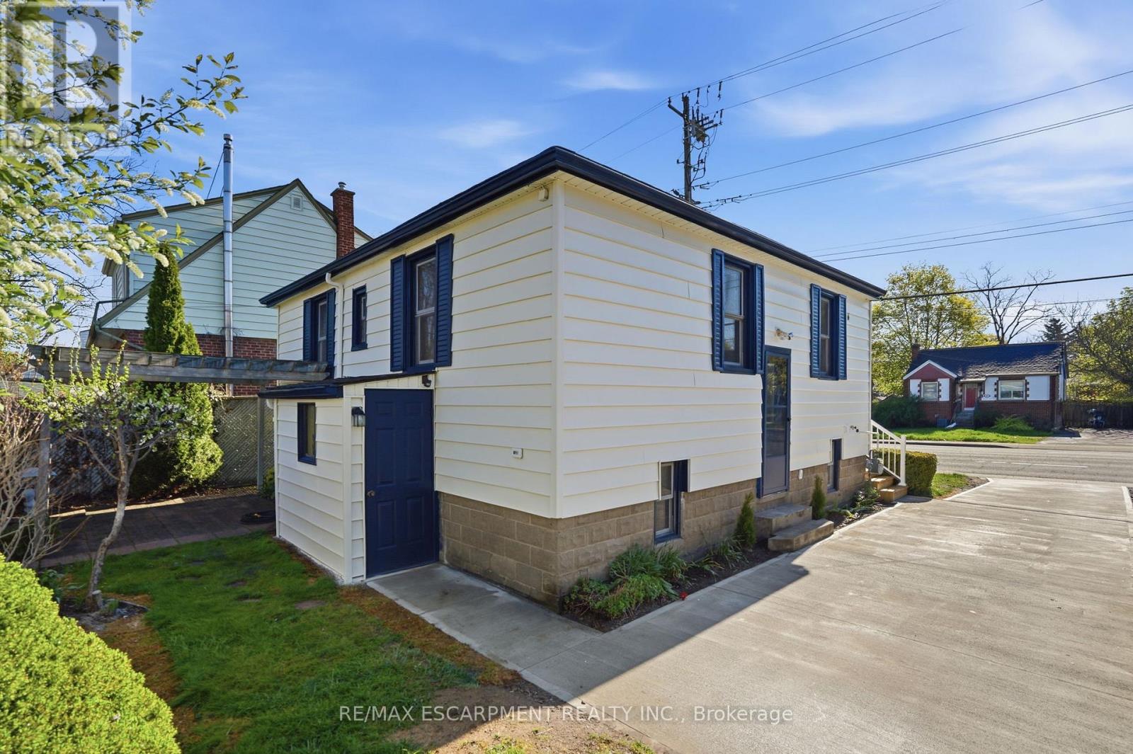894 Garth Street Property Photo 37