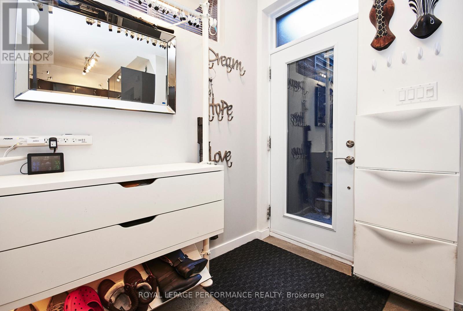 Unit B - 82 Third Avenue Property Photo 3