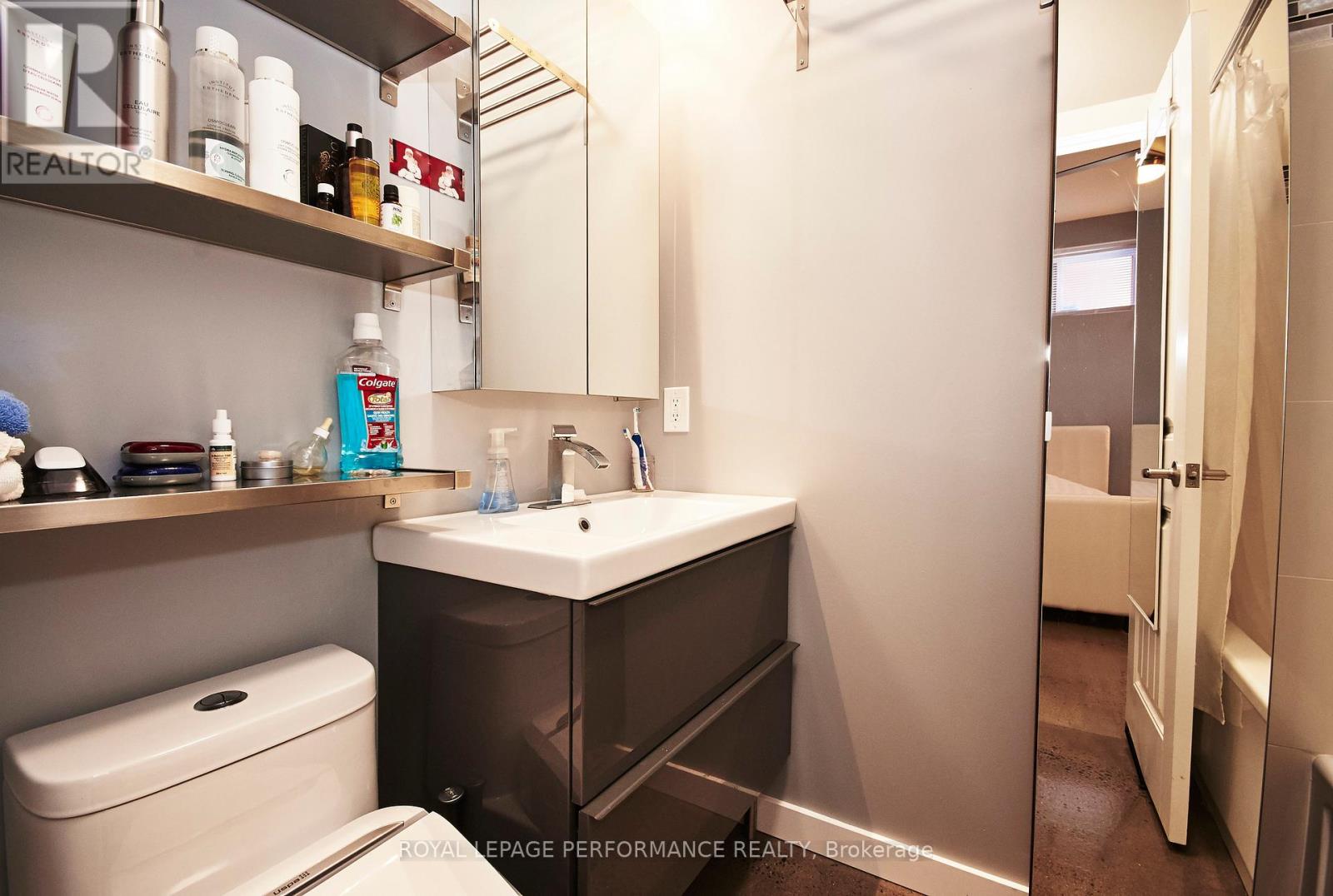 Unit B - 82 Third Avenue Property Photo 11