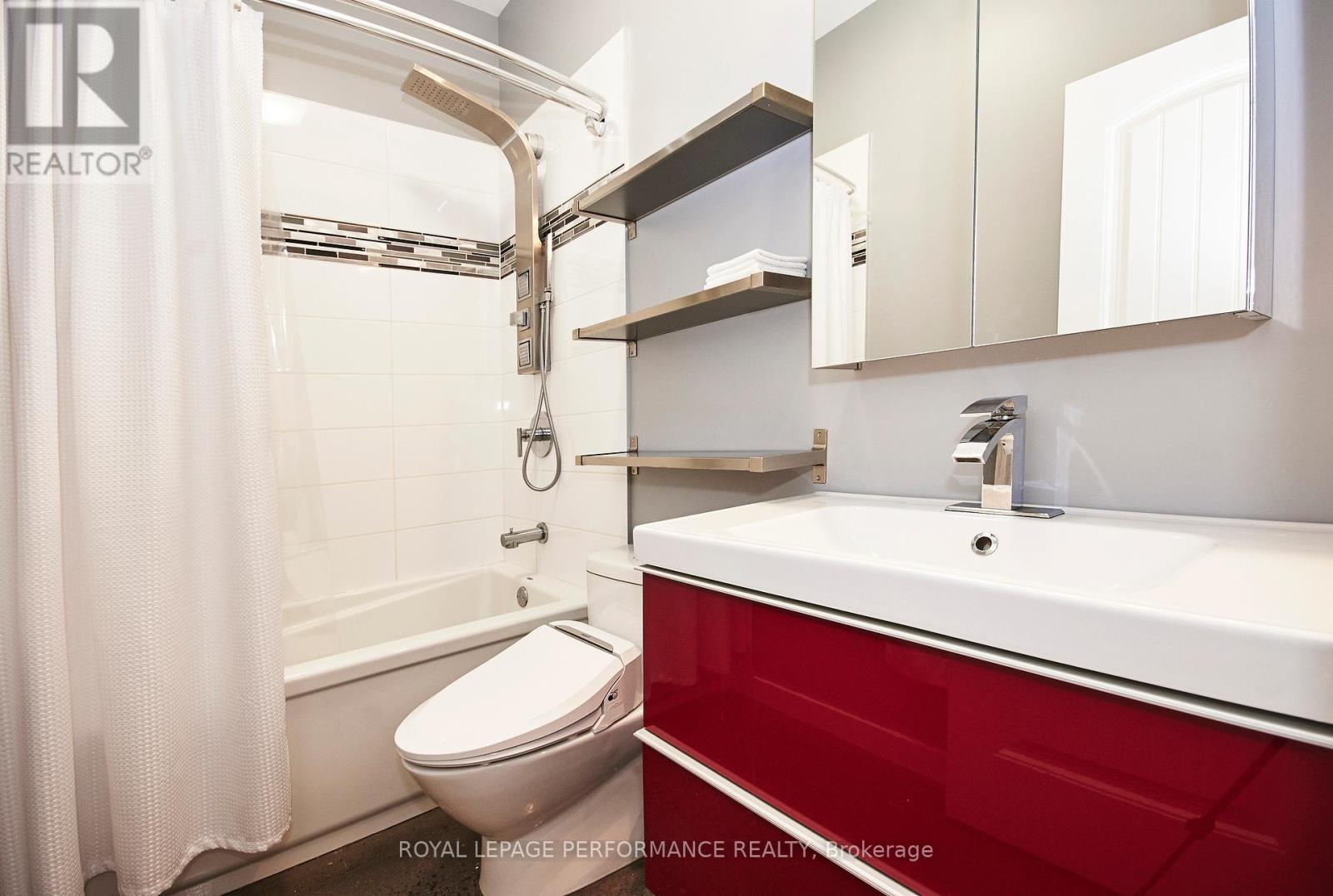 Unit B - 82 Third Avenue Property Photo 14