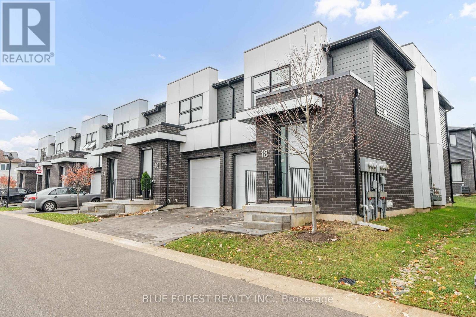 18 - 499 SOPHIA CRESCENT Property Photo 1