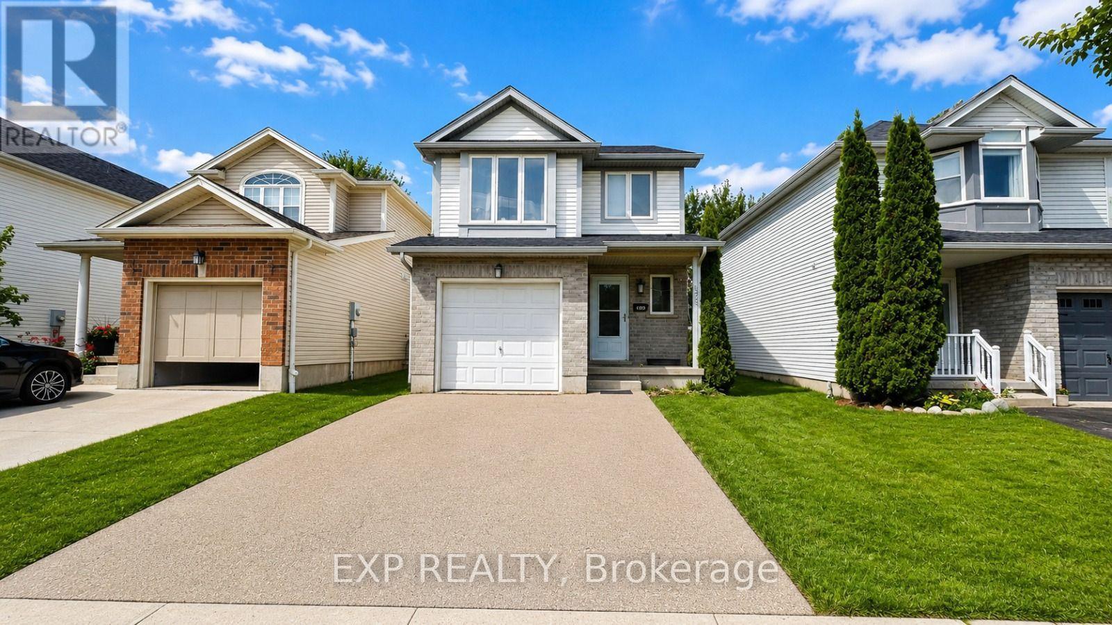 175 Henhoeffer Crescent Property Photo 1