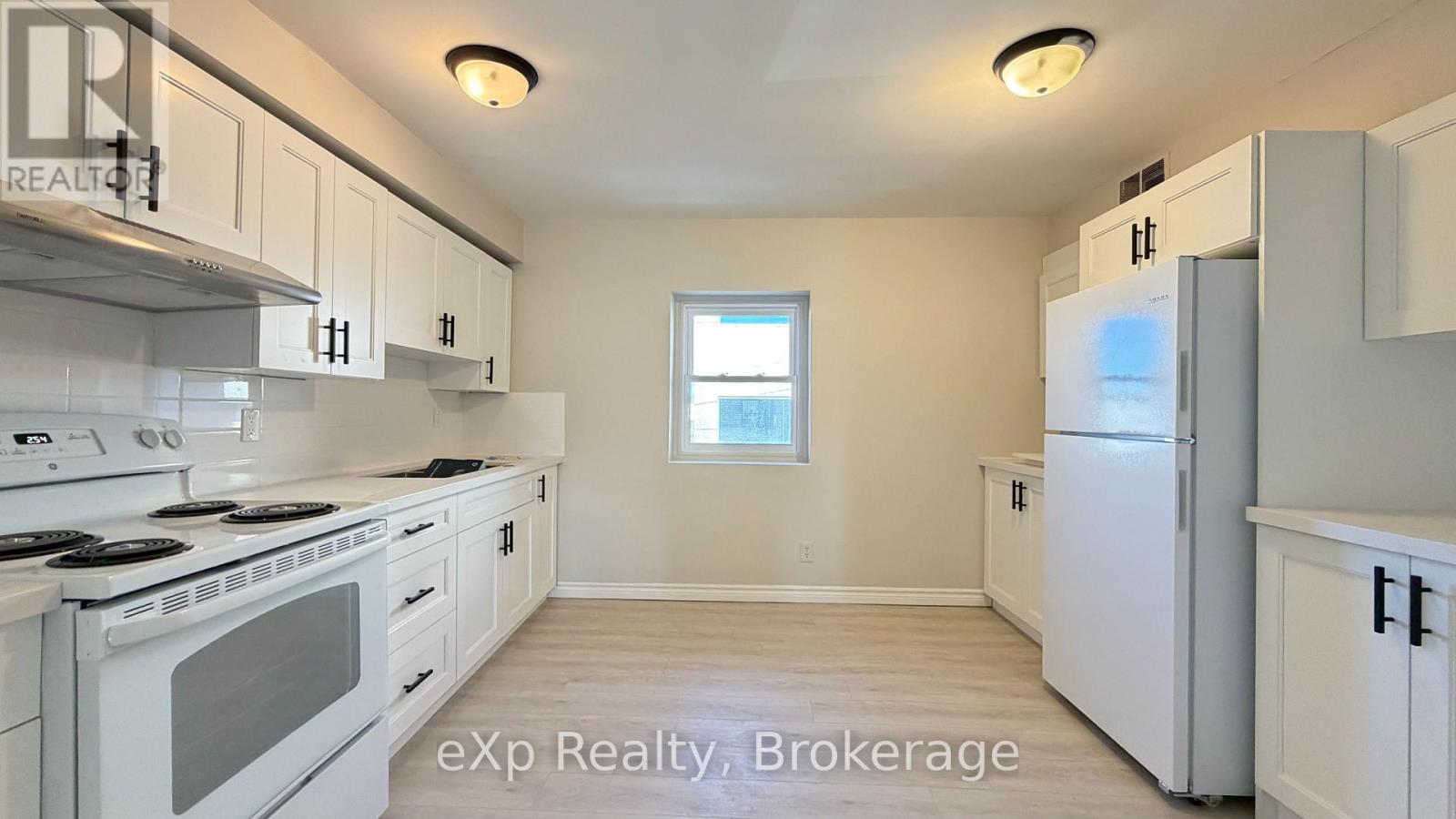 APT 2 - 2 KING STREET Property Photo 1