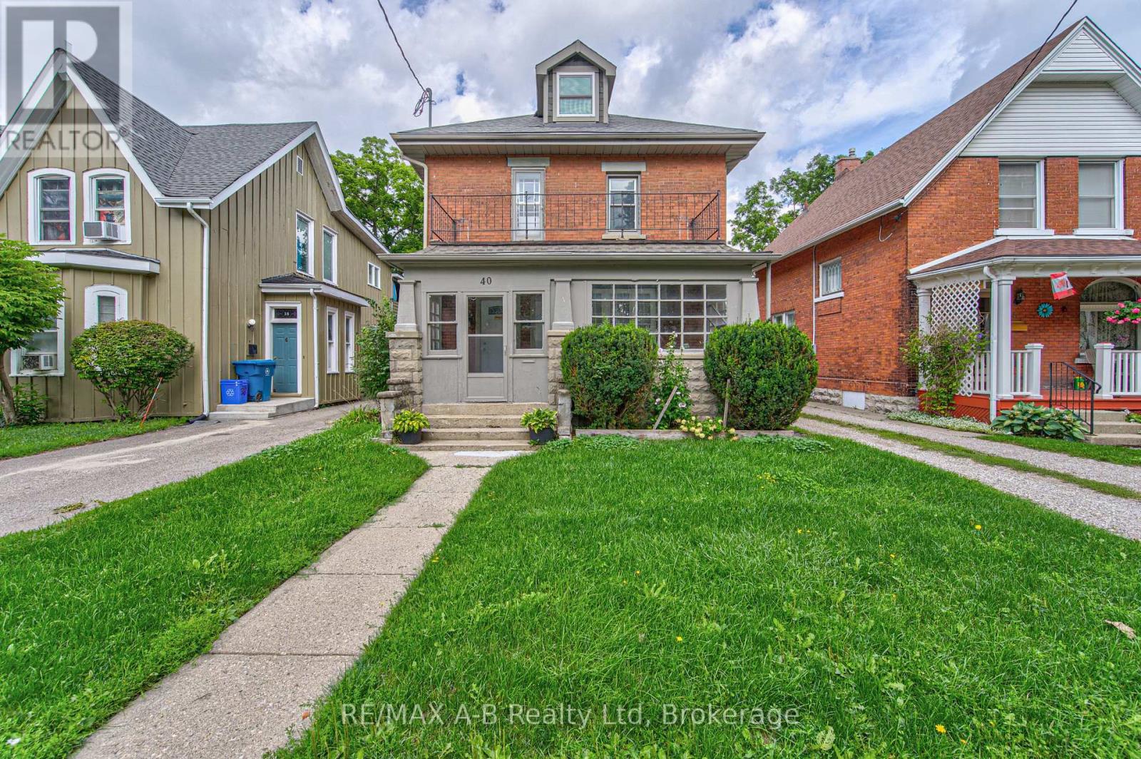 40 DOURO STREET Property Photo 1