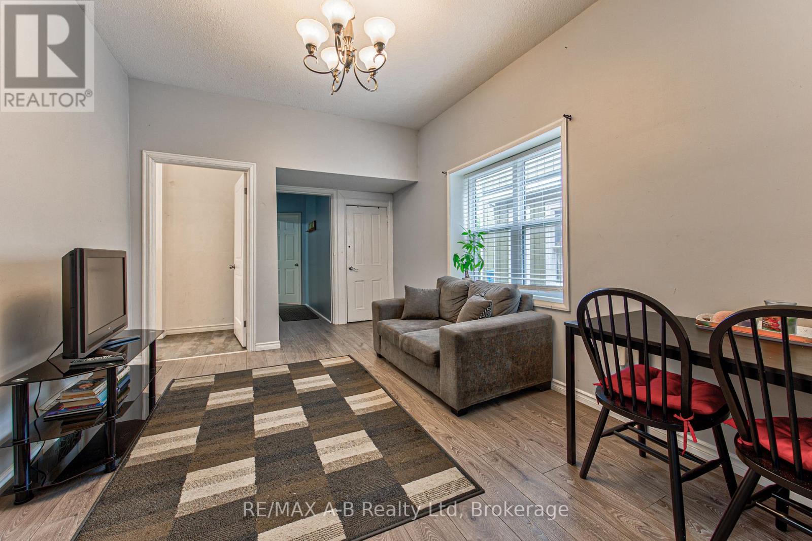40 Douro Street Property Photo 9