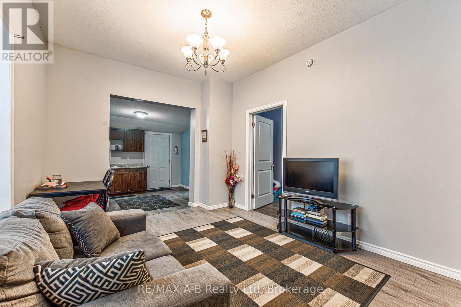 40 Douro Street Property Photo 10