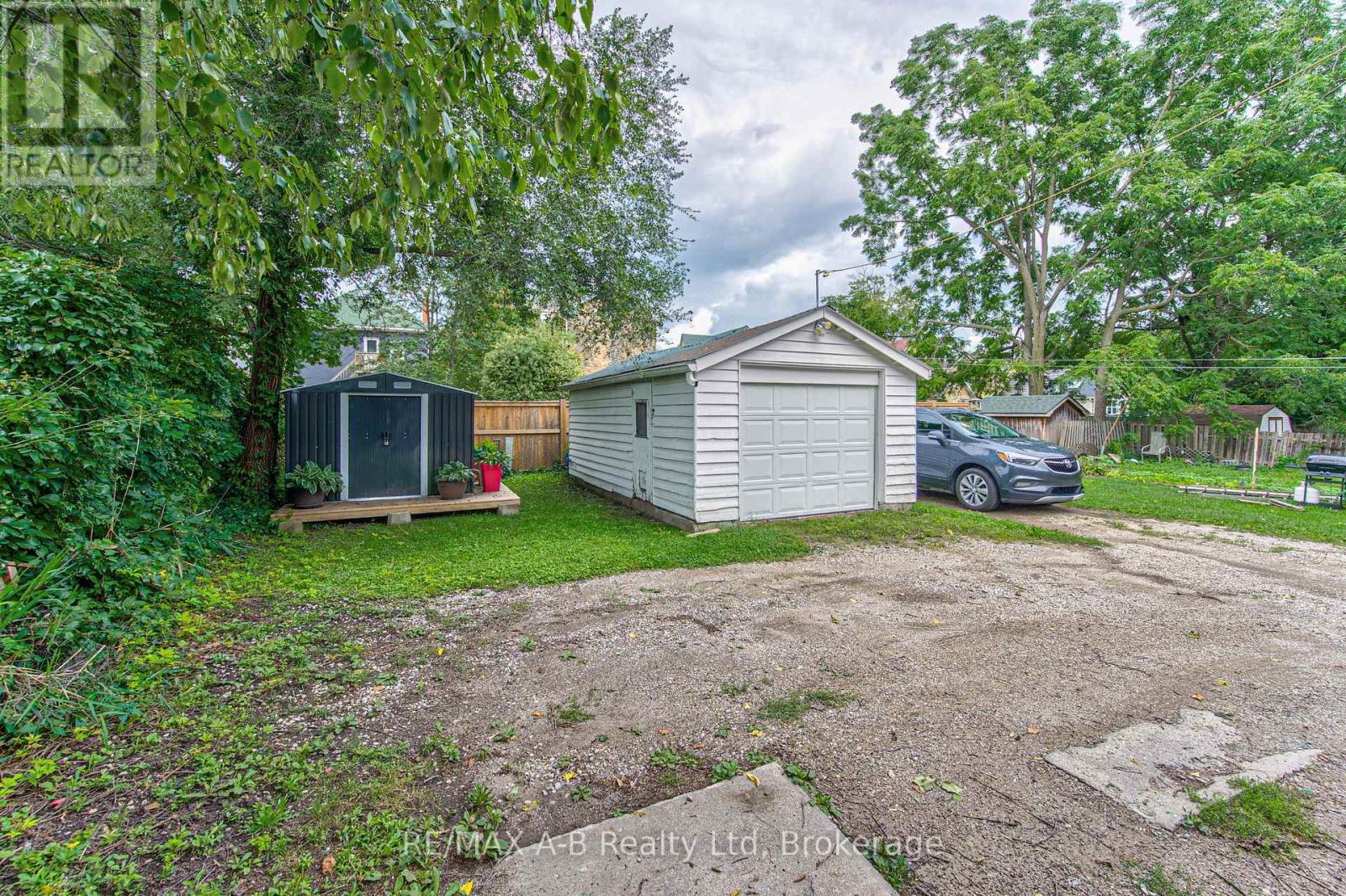40 Douro Street Property Photo 42