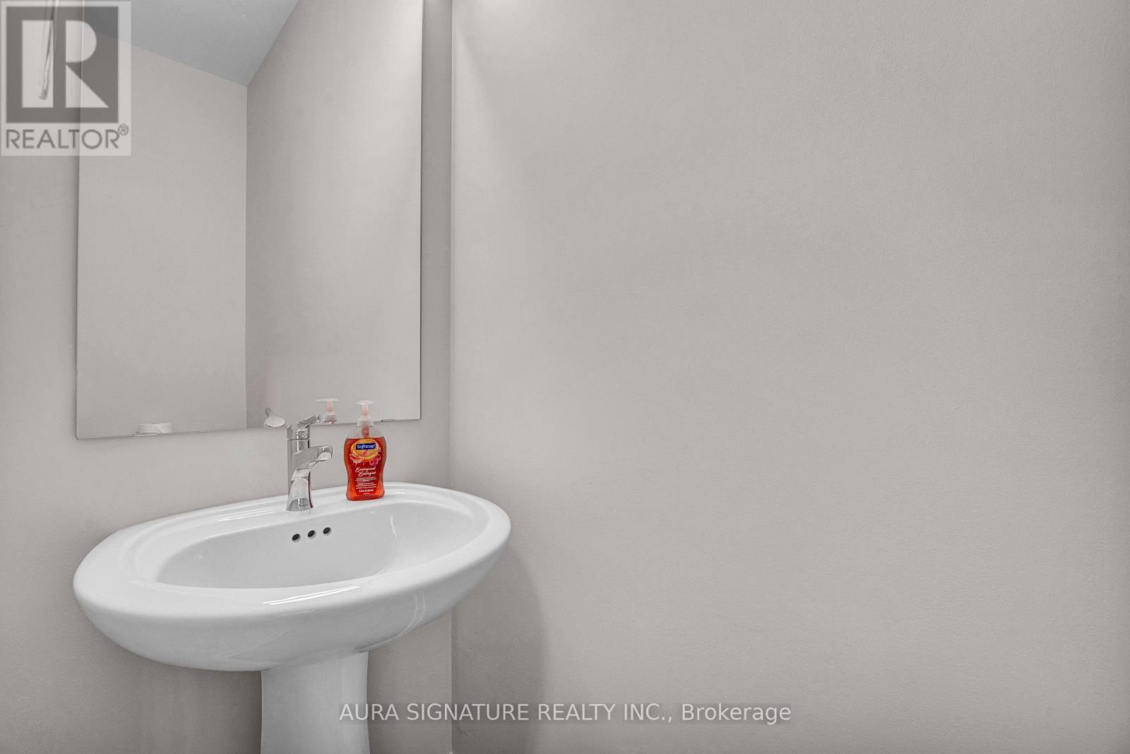 820 Utopie Private Property Photo 8