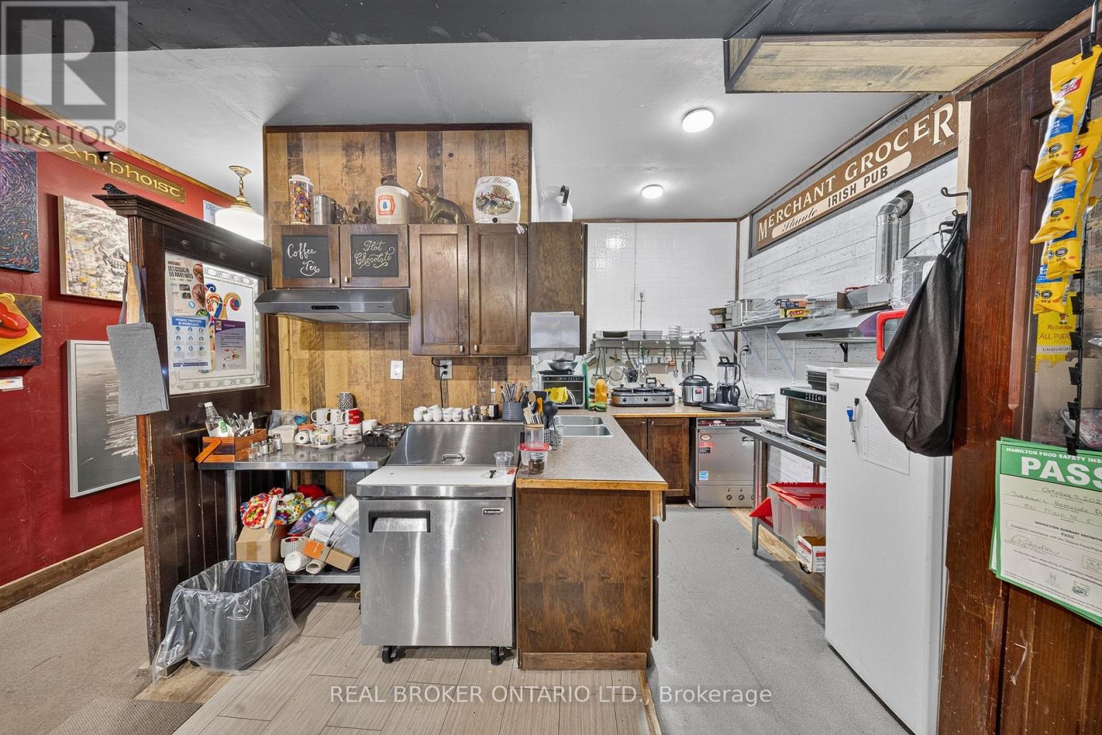 1523 Main Street E Property Photo 12