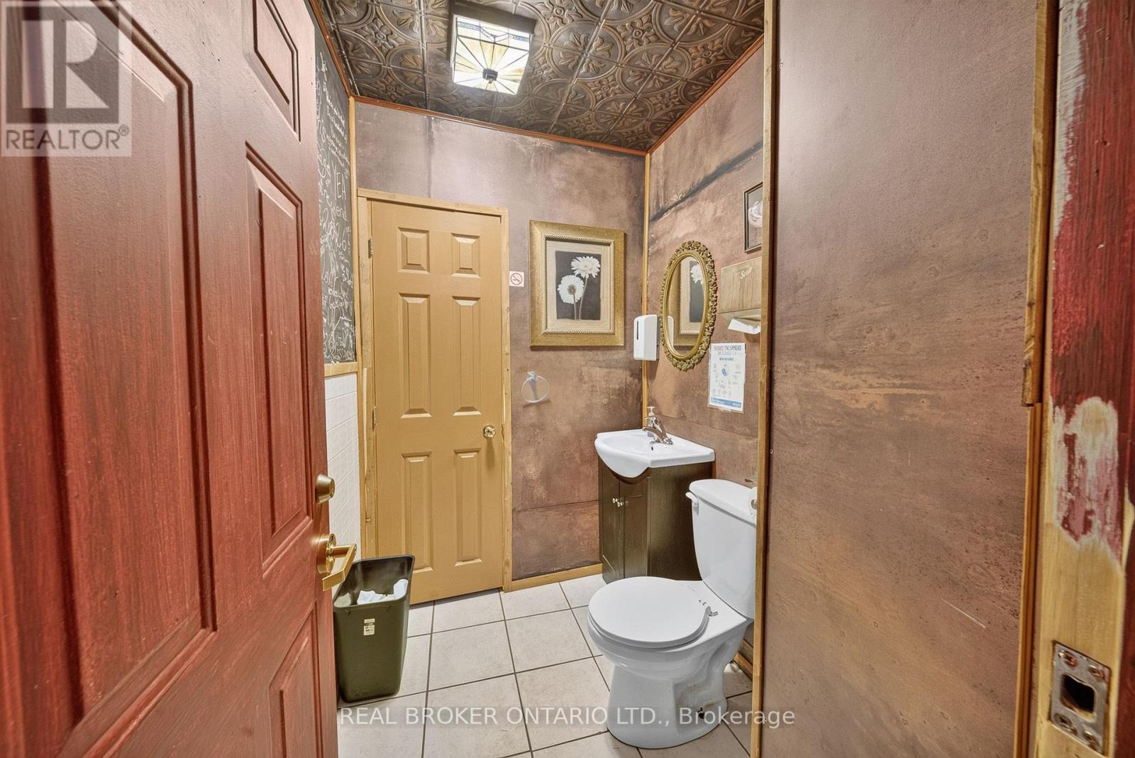1523 Main Street E Property Photo 14