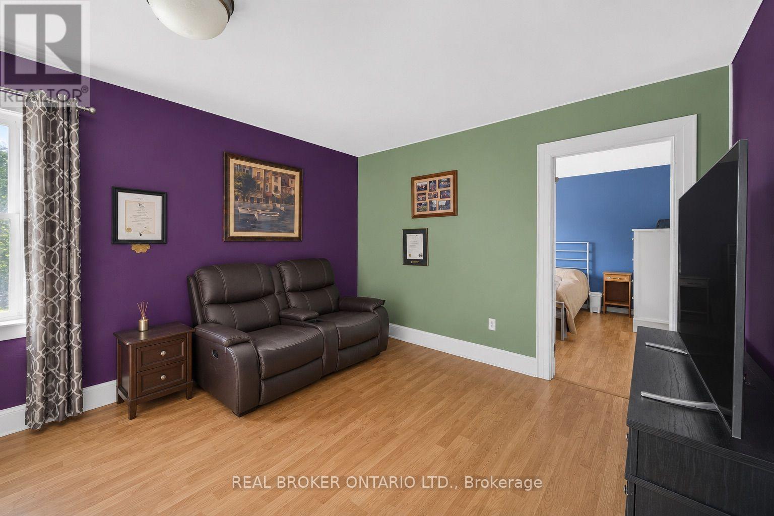 1523 Main Street E Property Photo 22