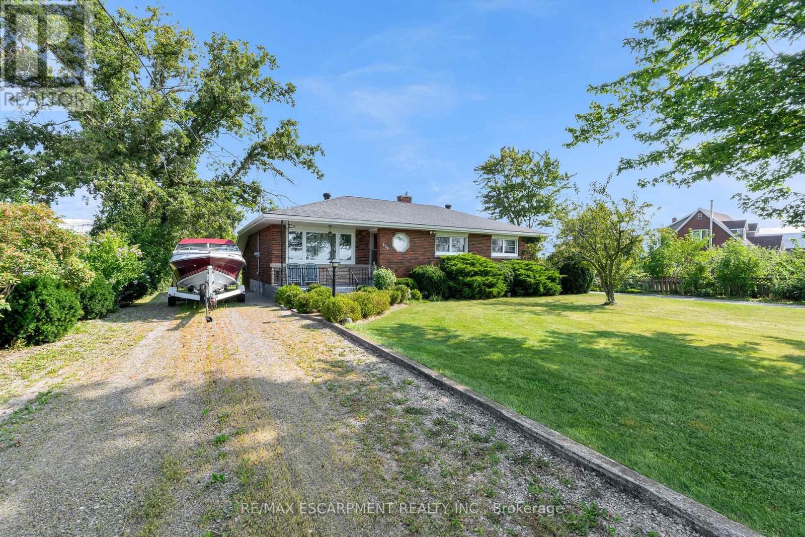 609 Green Mountain Road E Property Photo 5