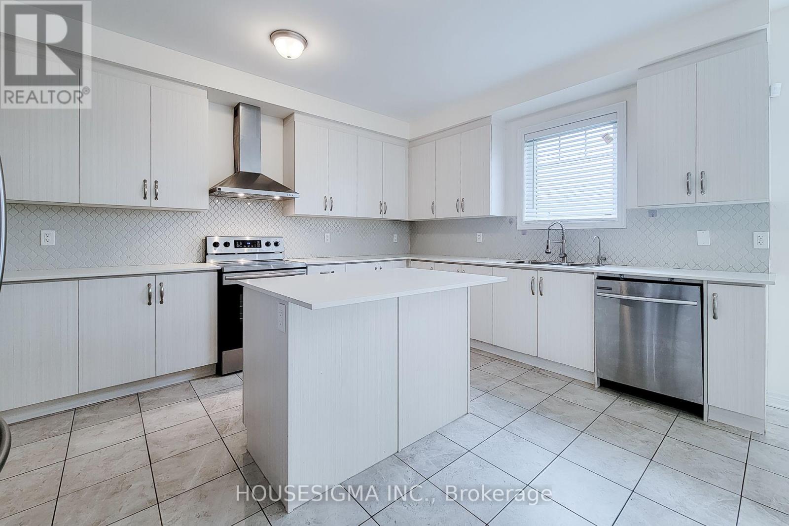91 Homestead Way Property Photo 12