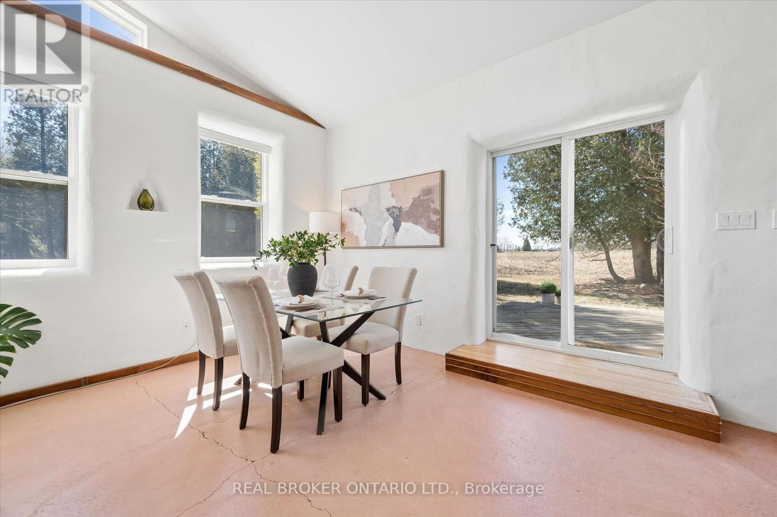 5578 11th Line Property Photo 5