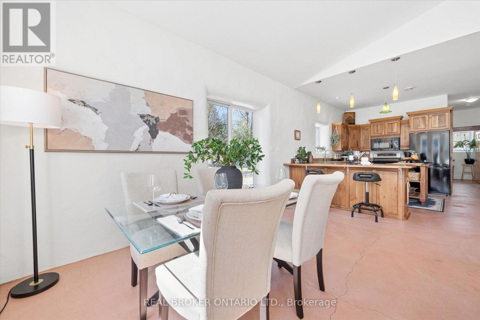 5578 11th Line Property Photo 6