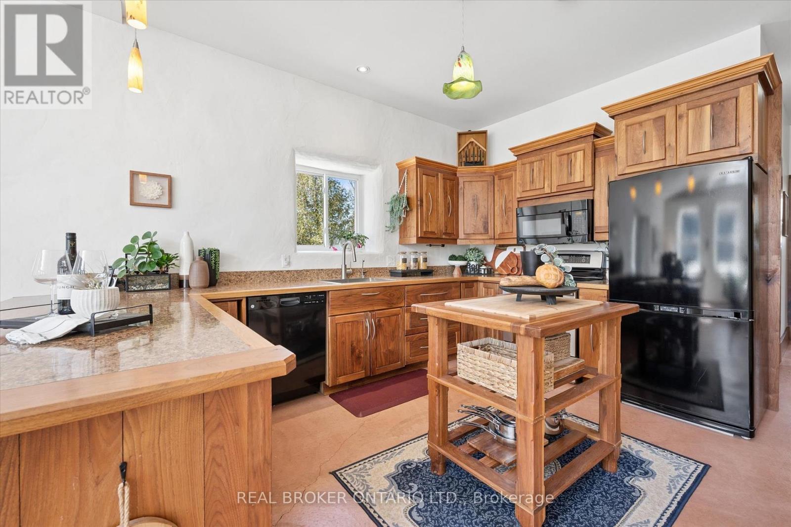 5578 11th Line Property Photo 9