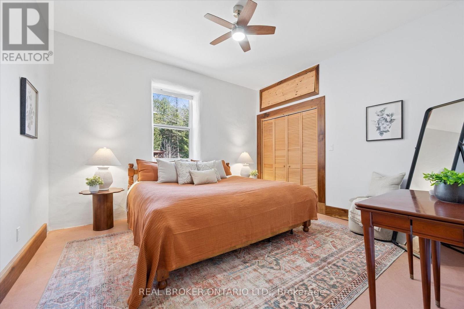 5578 11th Line Property Photo 11