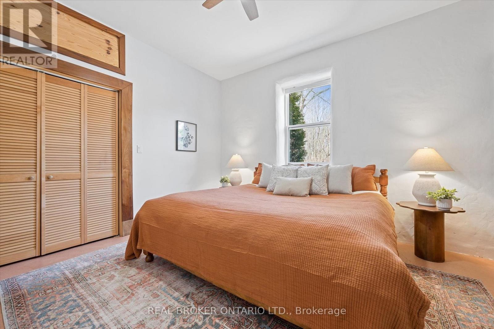 5578 11th Line Property Photo 12