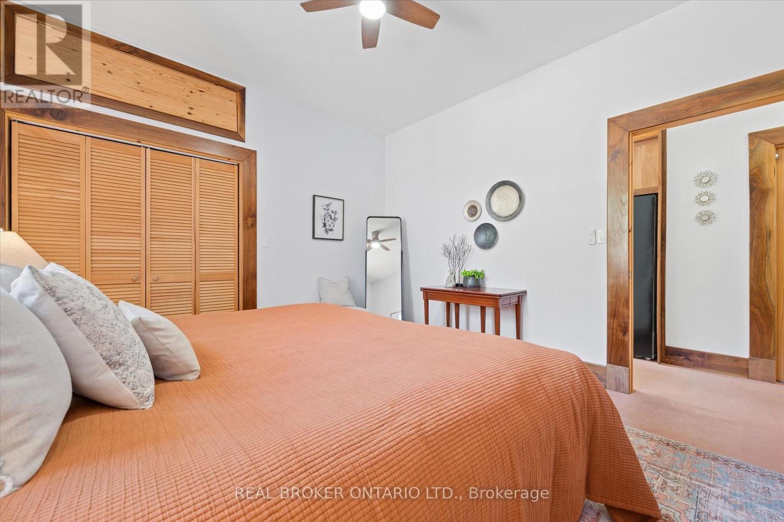 5578 11th Line Property Photo 13