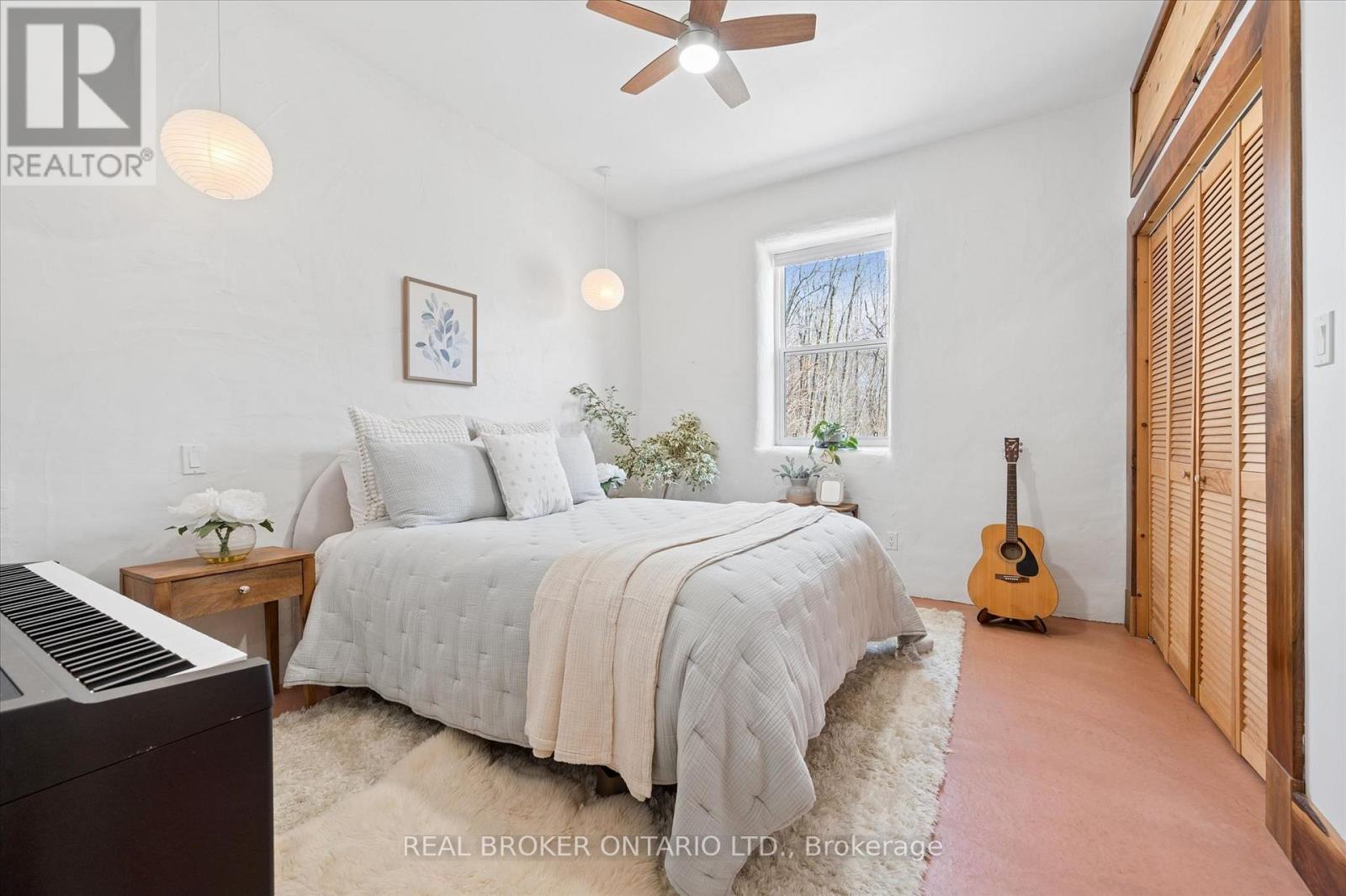 5578 11th Line Property Photo 14