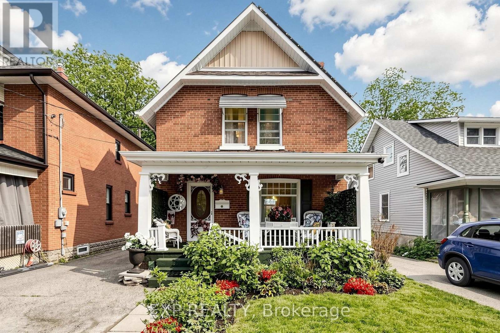 28 Simcoe Street Property Photo 1