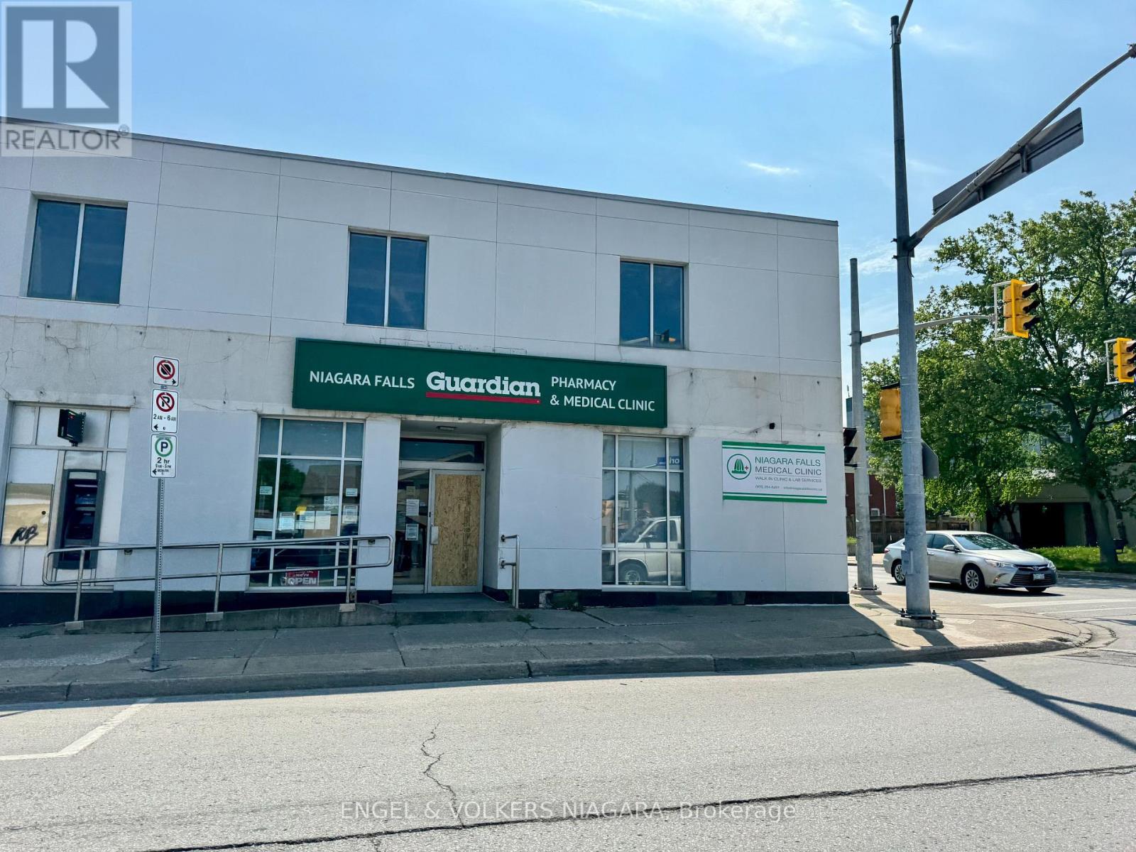 4796 Victoria Avenue Photo de la propriété 1