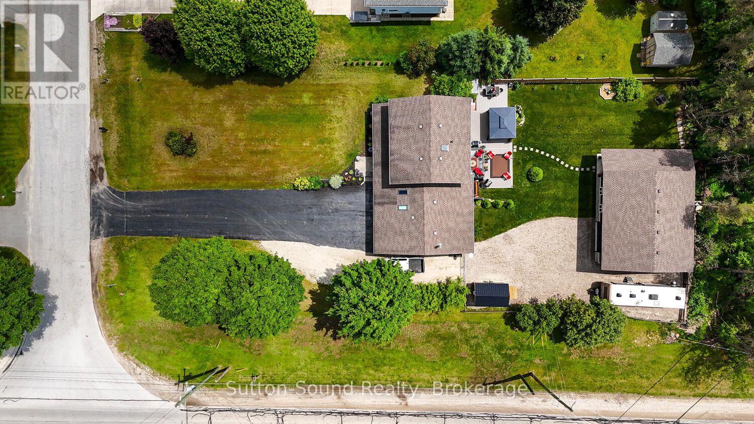 35 Pine Tree Drive Property Photo 2