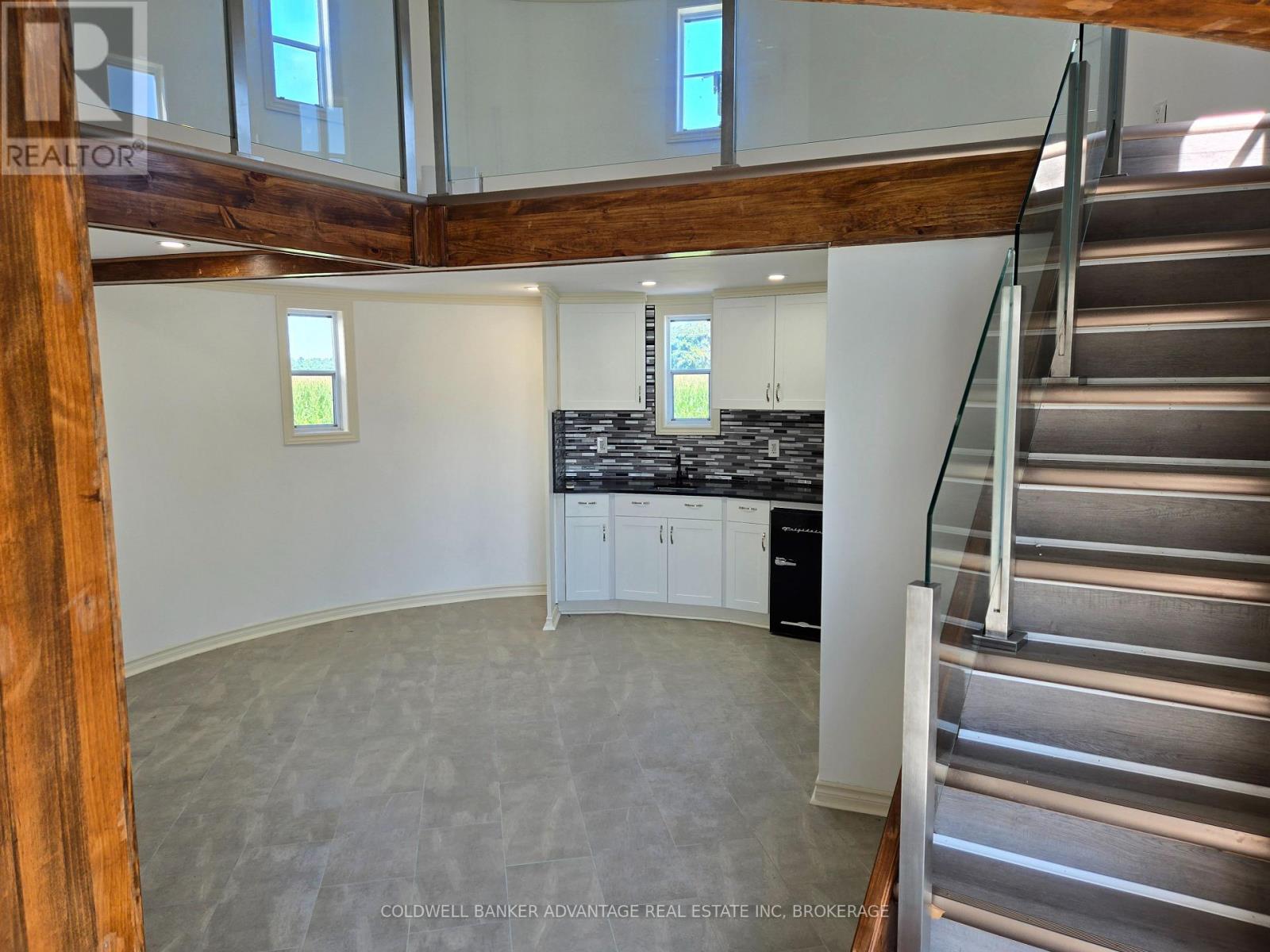8731 Ridge Road Property Photo 5