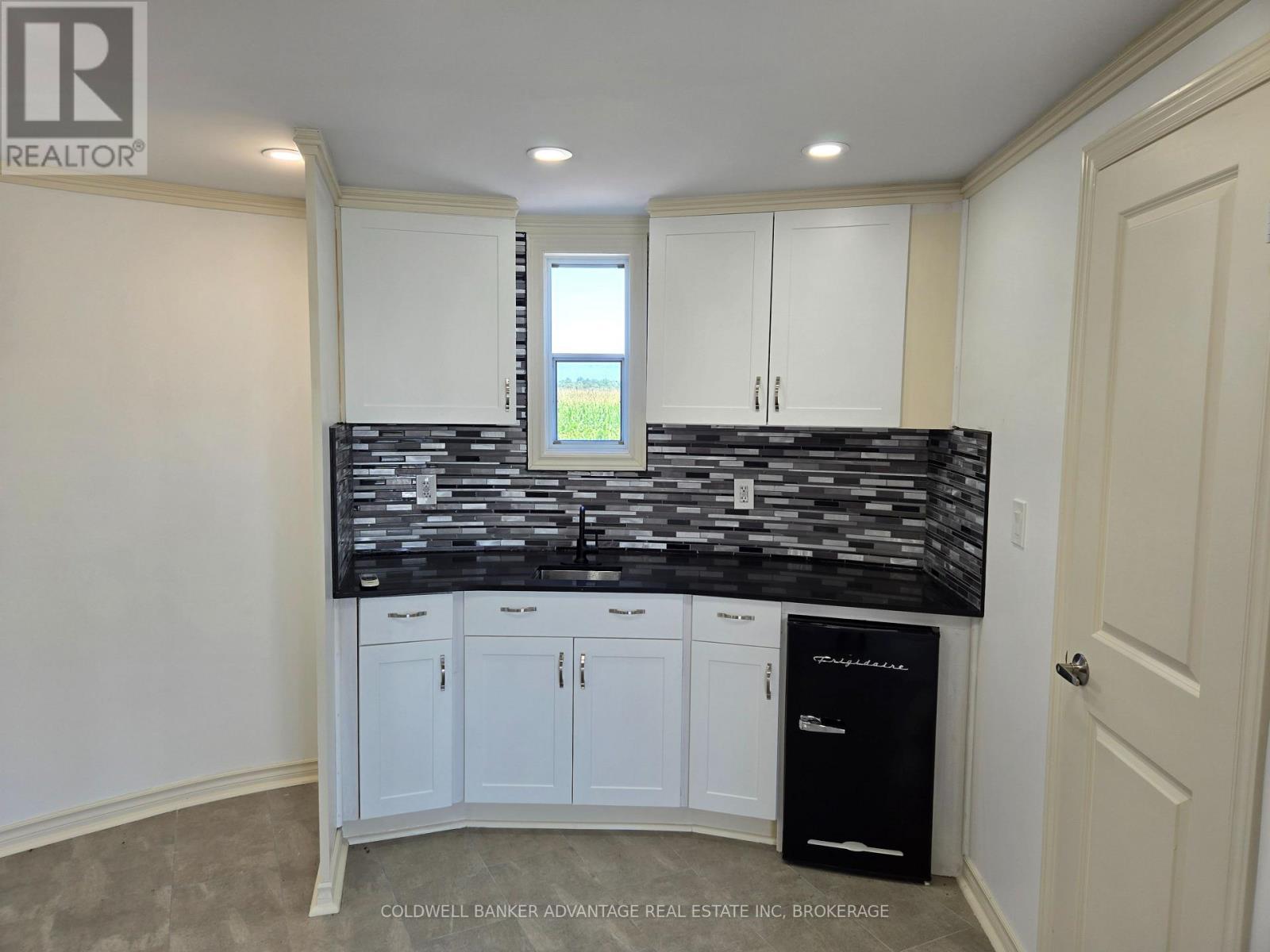 8731 Ridge Road Property Photo 7