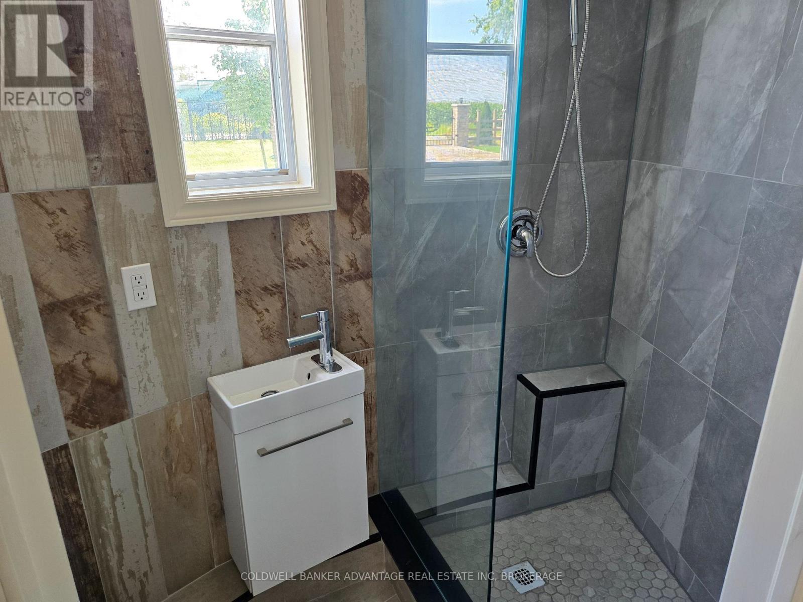 8731 Ridge Road Property Photo 8