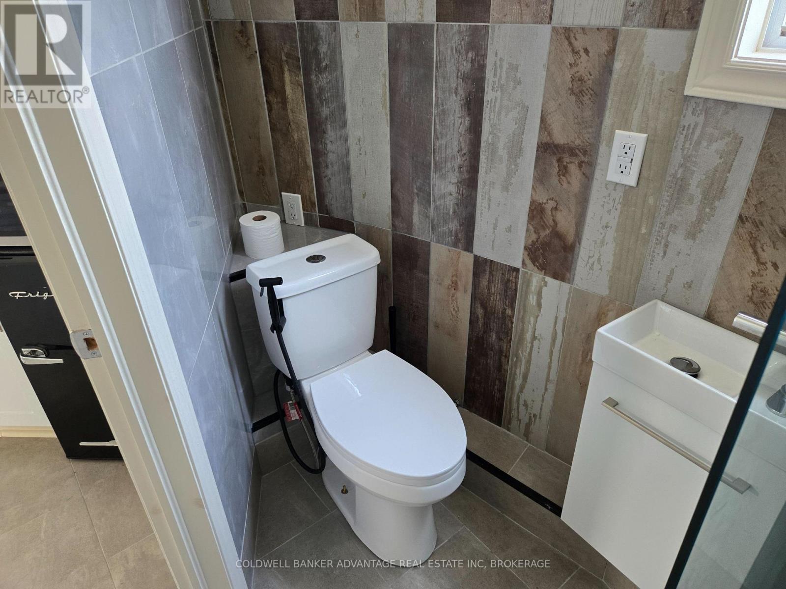 8731 Ridge Road Property Photo 10