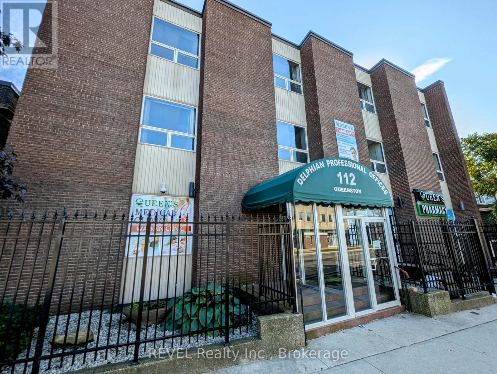 203a&b - 112 Queenston Street Property Photo 2