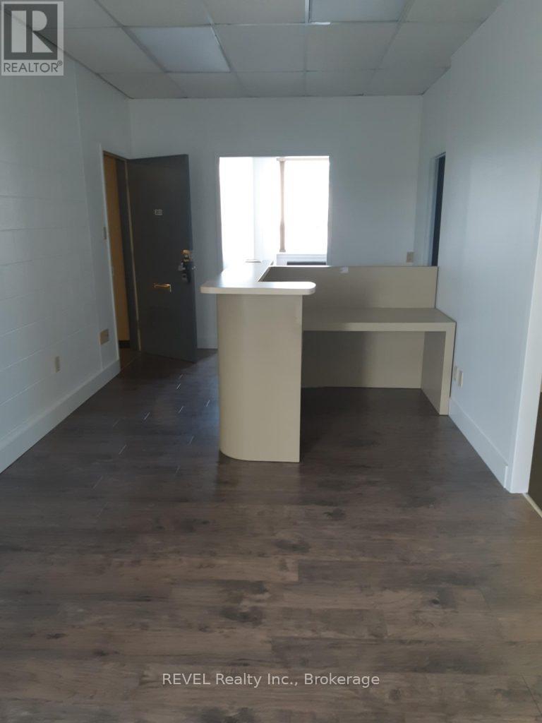 203a&b - 112 Queenston Street Property Photo 3
